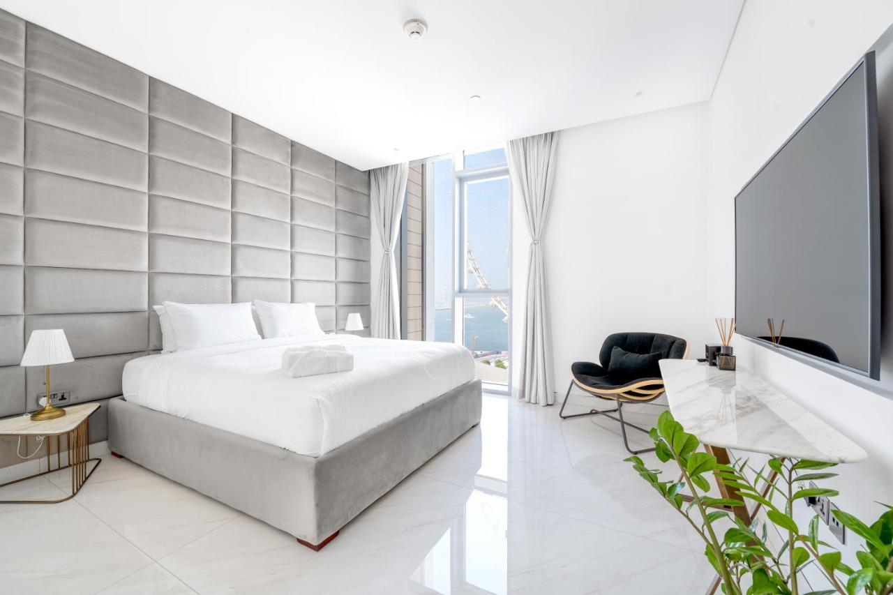Апартаменти Spectacular 3 Bedroom With Maids Facing The Eye