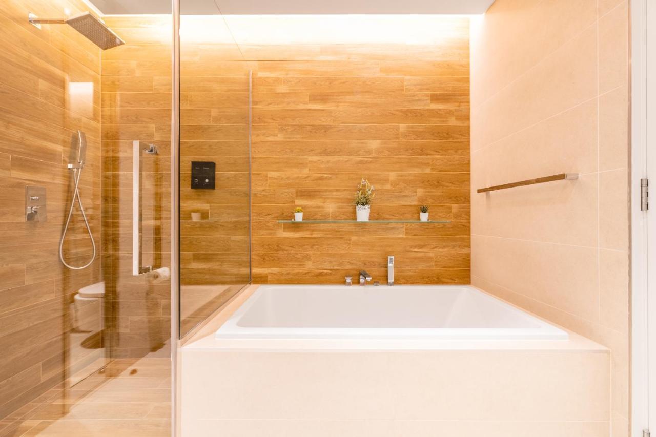 Апартаменти Spectacular 3 Bedroom With Maids Facing The Eye *